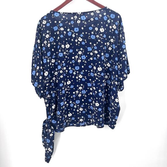 Michael Kors Blue Floral Short Sleeve Tie Waist Top Womens Size 2X - Picture 3 of 4